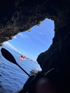 洞窟「大龍門」カヤックで探検