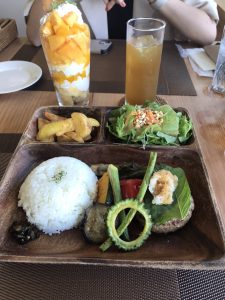 マンゴーパフェ　旬でとても美味しかったです！