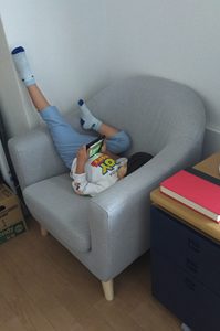 僕のMeditation Spotです。（この子の瞑想ポジは斬新ですね！）