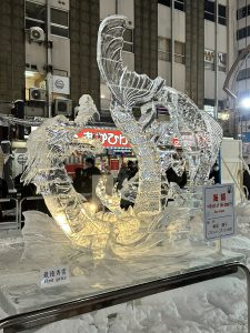 氷像の部の最優秀賞「海龍」