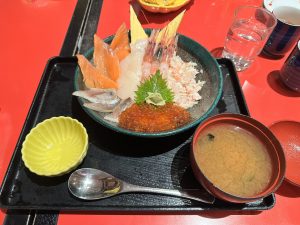 北海道旅行の締めはもちろん海鮮丼
