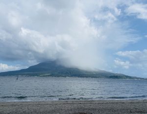 火山灰が漏れ出ている桜島