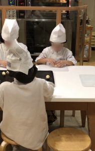 ロールパンの制作。(体験後にロールパンもいただけます)