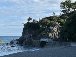 桂浜が一望できる海津見神社