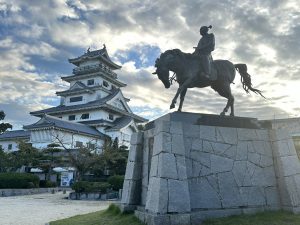 今治城と藤堂高虎公像