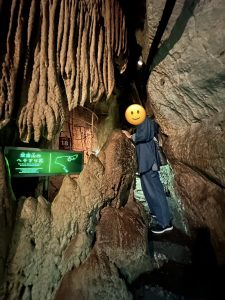 お腹をへこめないと通れない所も