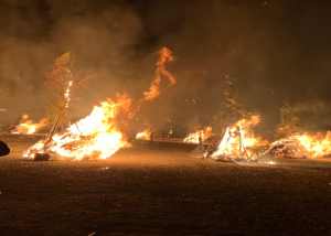 左義長のクライマックス！どんと焼き